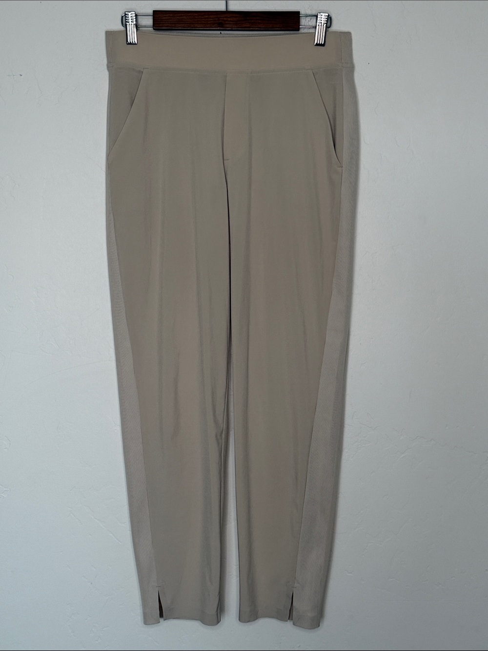 Athleta Brooklyn Ankle Pant Relaxed Travel Stretch Beige Size 6 Style 198671